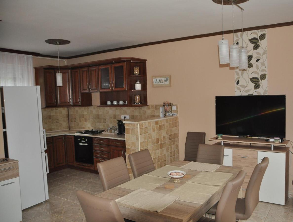 Gyorszem Apartman מראה חיצוני תמונה
